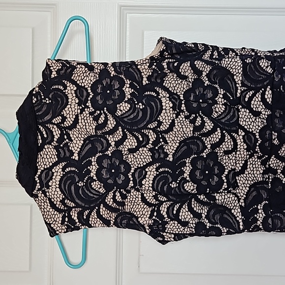 Lace Dress - Picture 5 of 6